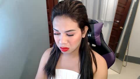 Snapshot of ur_cutiesthotasianxx chatting on 01.03.25 Vee online show from 01.03.25