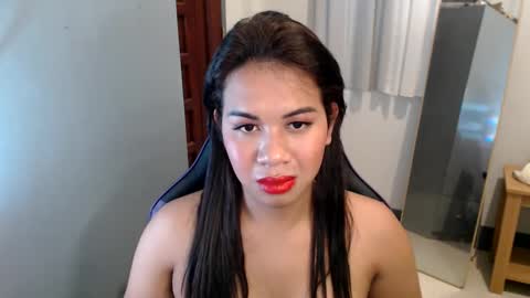 Snapshot of ur_cutiesthotasianxx chatting on 01.04.25 Vee online show from 01.04.25