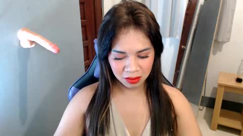 Snapshot of ur_cutiesthotasianxx chatting on 01.05.25 Vee online show from 01.05.25