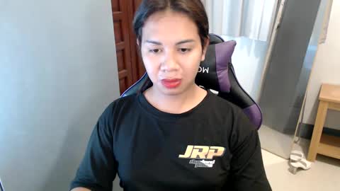 Snapshot of ur_cutiesthotasianxx chatting on 01.10.25 Vee online show from 01.10.25