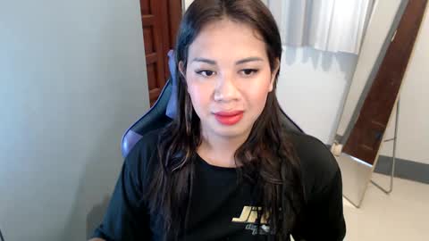 Snapshot of ur_cutiesthotasianxx chatting on 01.11.25 Vee online show from 01.11.25