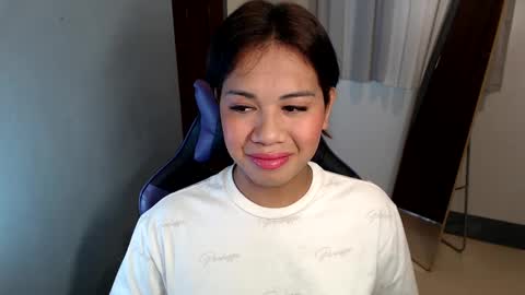 Snapshot of ur_cutiesthotasianxx chatting on 01.13.25 Vee online show from 01.13.25