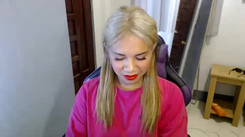 Snapshot of ur_cutiesthotasianxx chatting on 01.19.25 Vee online show from 01.19.25