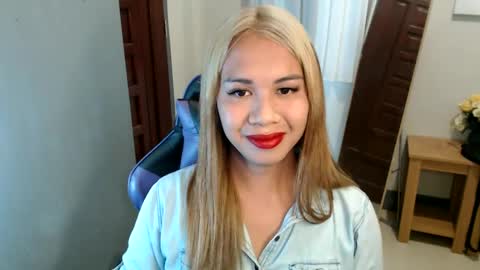 Snapshot of ur_cutiesthotasianxx chatting on 01.22.25 Vee online show from 01.22.25