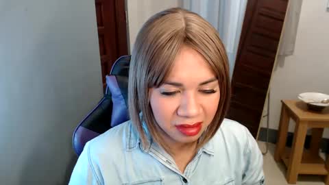 Snapshot of ur_cutiesthotasianxx chatting on 01.23.25 Vee online show from 01.23.25