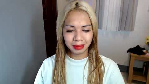 Snapshot of ur_cutiesthotasianxx chatting on 02.02.25 Vee online show from 02.02.25