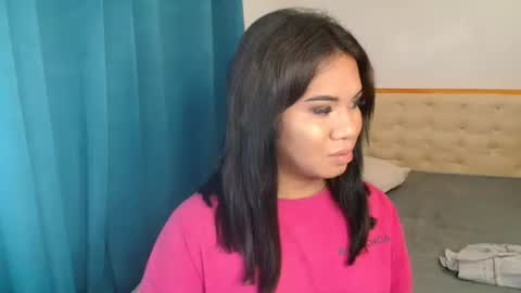 Snapshot of ur_cutiesthotasianxx chatting on 10.20.25 Vee online show from 10.20.25