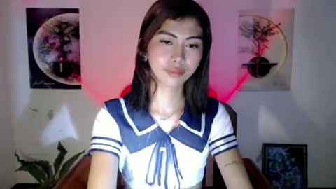 Snapshot of ur_extra_petite chatting on 05.11.26 online show from 05.11.26