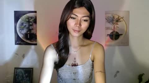 Snapshot of ur_extra_petite chatting on 05.21.26 online show from 05.21.26