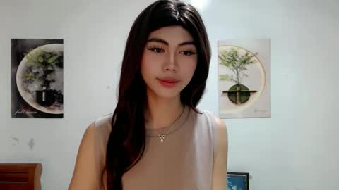 Snapshot of ur_extra_petite chatting on 05.27.26 online show from 05.27.26