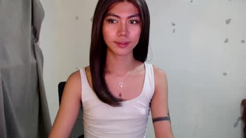 Snapshot of ur_extra_petite chatting on 07.07.26 online show from 07.07.26
