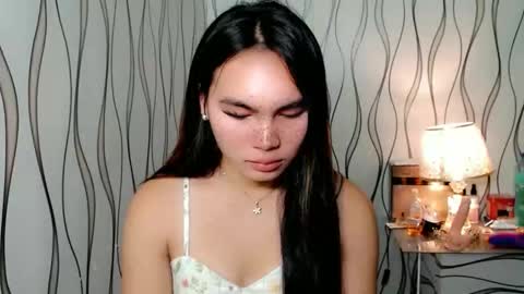 Snapshot of ur_innocent_girlx chatting on 09.30.25 QUEENSY online show from 09.30.25