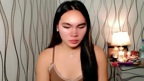 Snapshot of ur_innocent_girlx chatting on 10.05.25 QUEENSY online show from 10.05.25