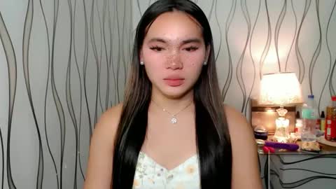 Snapshot of ur_innocent_girlx chatting on 10.07.25 QUEENSY online show from 10.07.25