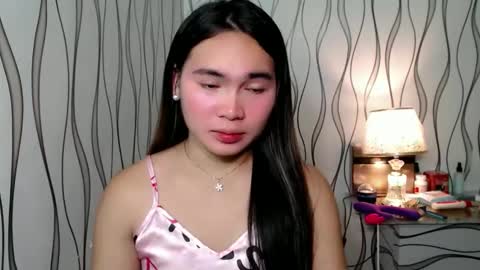 Snapshot of ur_innocent_girlx chatting on 10.10.25 QUEENSY online show from 10.10.25