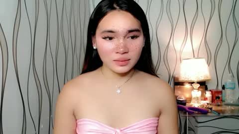 Snapshot of ur_innocent_girlx chatting on 10.11.25 QUEENSY online show from 10.11.25