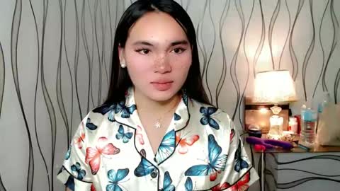 Snapshot of ur_innocent_girlx chatting on 10.11.25 QUEENSY online show from 10.11.25