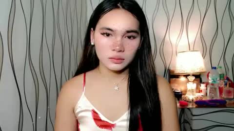 Snapshot of ur_innocent_girlx chatting on 10.17.25 QUEENSY online show from 10.17.25