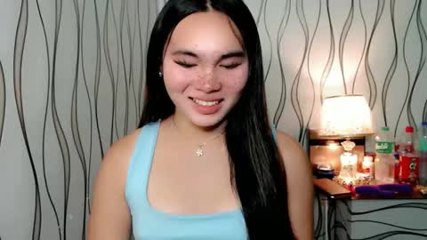 Snapshot of ur_innocent_girlx chatting on 10.18.25 QUEENSY online show from 10.18.25