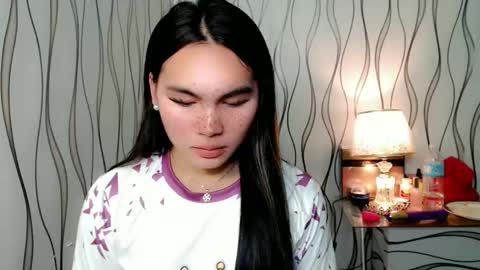 Snapshot of ur_innocent_girlx chatting on 10.22.25 QUEENSY online show from 10.22.25