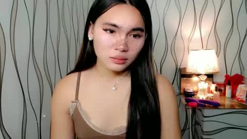 Snapshot of ur_innocent_girlx chatting on 10.25.25 QUEENSY online show from 10.25.25