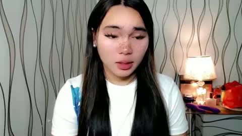 Snapshot of ur_innocent_girlx chatting on 10.29.25 QUEENSY online show from 10.29.25