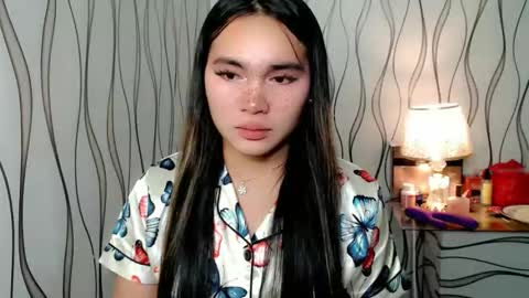 Snapshot of ur_innocent_girlx chatting on 10.29.25 QUEENSY online show from 10.29.25