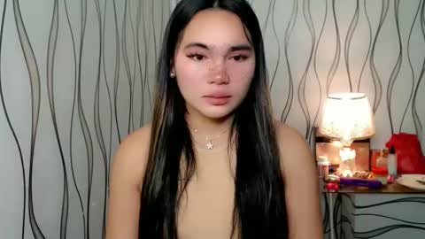 Snapshot of ur_innocent_girlx chatting on 11.08.25 QUEENSY online show from 11.08.25