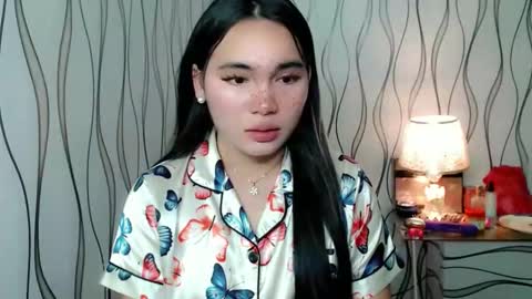 Snapshot of ur_innocent_girlx chatting on 11.09.25 QUEENSY online show from 11.09.25