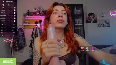 Snapshot of ur_olivia chatting on 10.01.25 Olivia Kaufman online show from 10.01.25