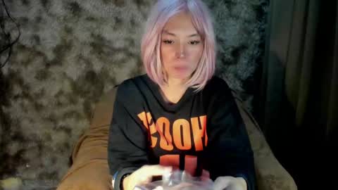 Snapshot of urasian_slut_yana chatting on 02.05.25 yana online show from 02.05.25