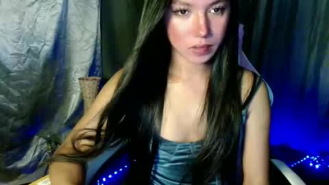 Snapshot of urasiansexbombgirlxxx chatting on 04.11.26 Elizabeth online show from 04.11.26