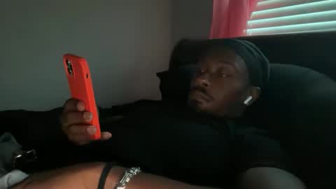 Snapshot of urbandick5 chatting on 09.17.25 urbandick5 online show from 09.17.25