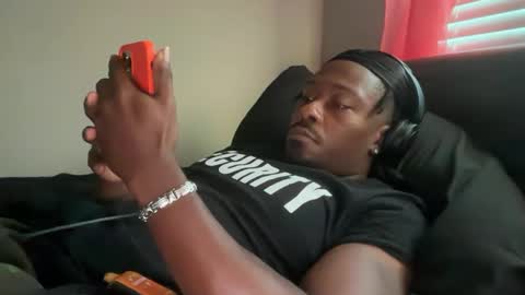 Snapshot of urbandick5 chatting on 10.13.25 urbandick5 online show from 10.13.25