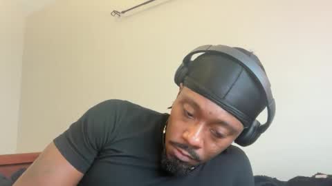 Snapshot of urbandick5 chatting on 10.22.25 urbandick5 online show from 10.22.25