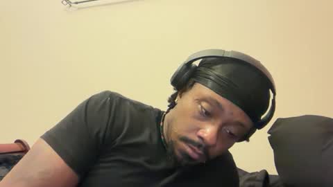 Snapshot of urbandick5 chatting on 10.29.25 urbandick5 online show from 10.29.25