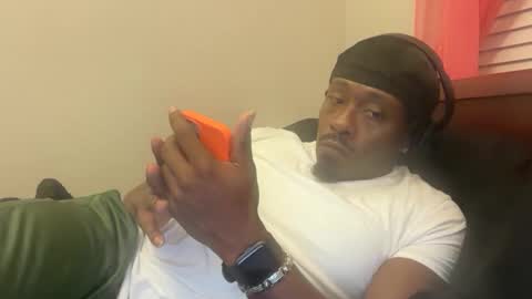 Snapshot of urbandick5 chatting on 11.10.25 urbandick5 online show from 11.10.25