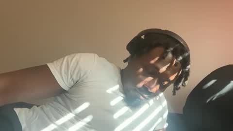 Snapshot of urbandick5 chatting on 11.22.25 urbandick5 online show from 11.22.25