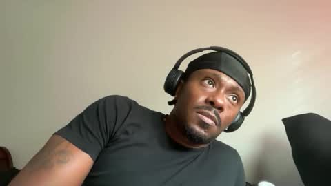 Snapshot of urbandick5 chatting on 11.29.25 urbandick5 online show from 11.29.25