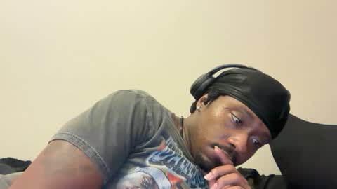 Snapshot of urbandick5 chatting on 12.01.25 urbandick5 online show from 12.01.25