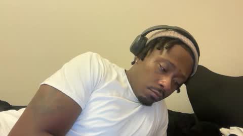 Snapshot of urbandick5 chatting on 12.04.25 urbandick5 online show from 12.04.25