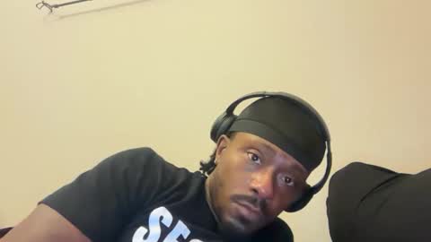 Snapshot of urbandick5 chatting on 12.15.25 urbandick5 online show from 12.15.25