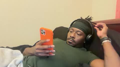 Snapshot of urbandick5 chatting on 12.17.25 urbandick5 online show from 12.17.25