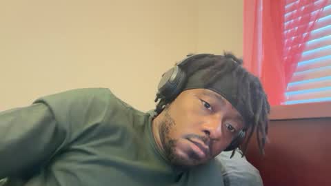 Snapshot of urbandick5 chatting on 12.20.25 urbandick5 online show from 12.20.25