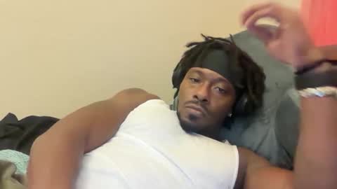 Snapshot of urbandick5 chatting on 12.21.25 urbandick5 online show from 12.21.25