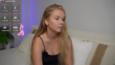 Snapshot of urblonde001 chatting on 09.17.25 Ksenia Pterson online show from 09.17.25