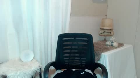 urcrushnextdoor_ online show from 01.13.25