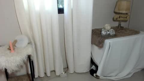urcrushnextdoor_ online show from 01.19.25
