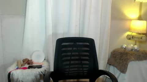 urcrushnextdoor_ online show from 02.09.25