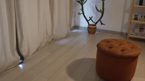 Linda Restrepo online show from 12.12.24